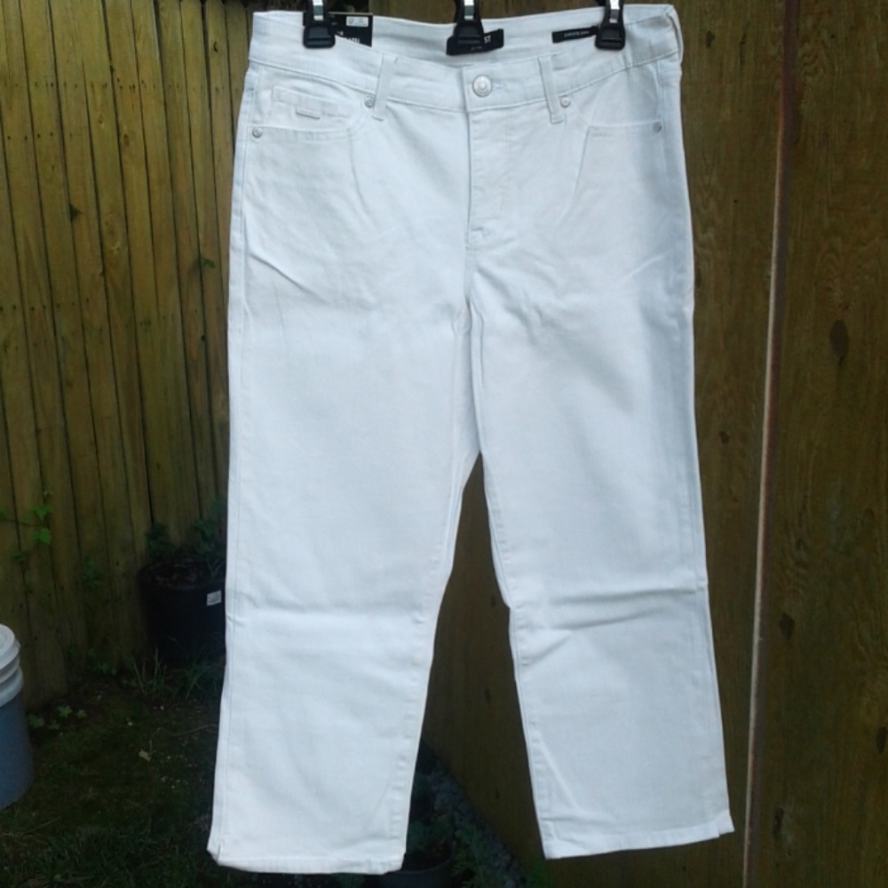 🎈BRAND NEW🎈NINE WEST WHITE CAPRI JEANS